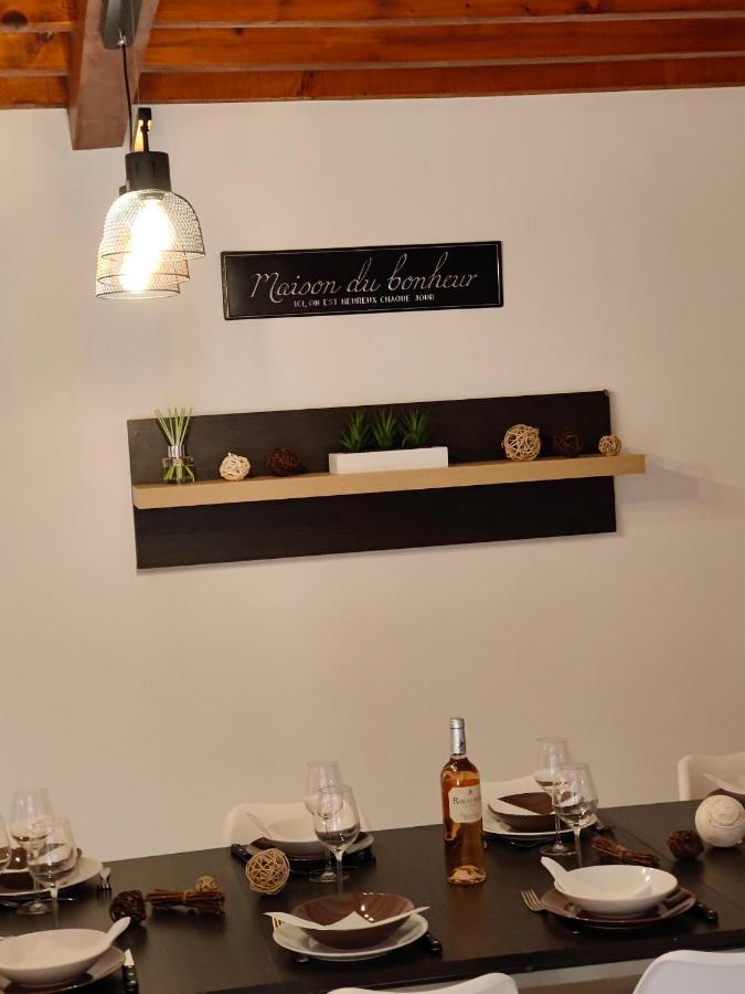 6 Personnes Avec Deux Lits Doubles Et 1 Canape Lit *